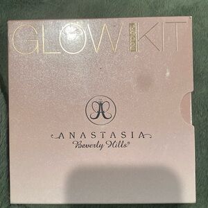 Anastasia Beverly Hills Glow Kit in THAT GLOW. Brand New